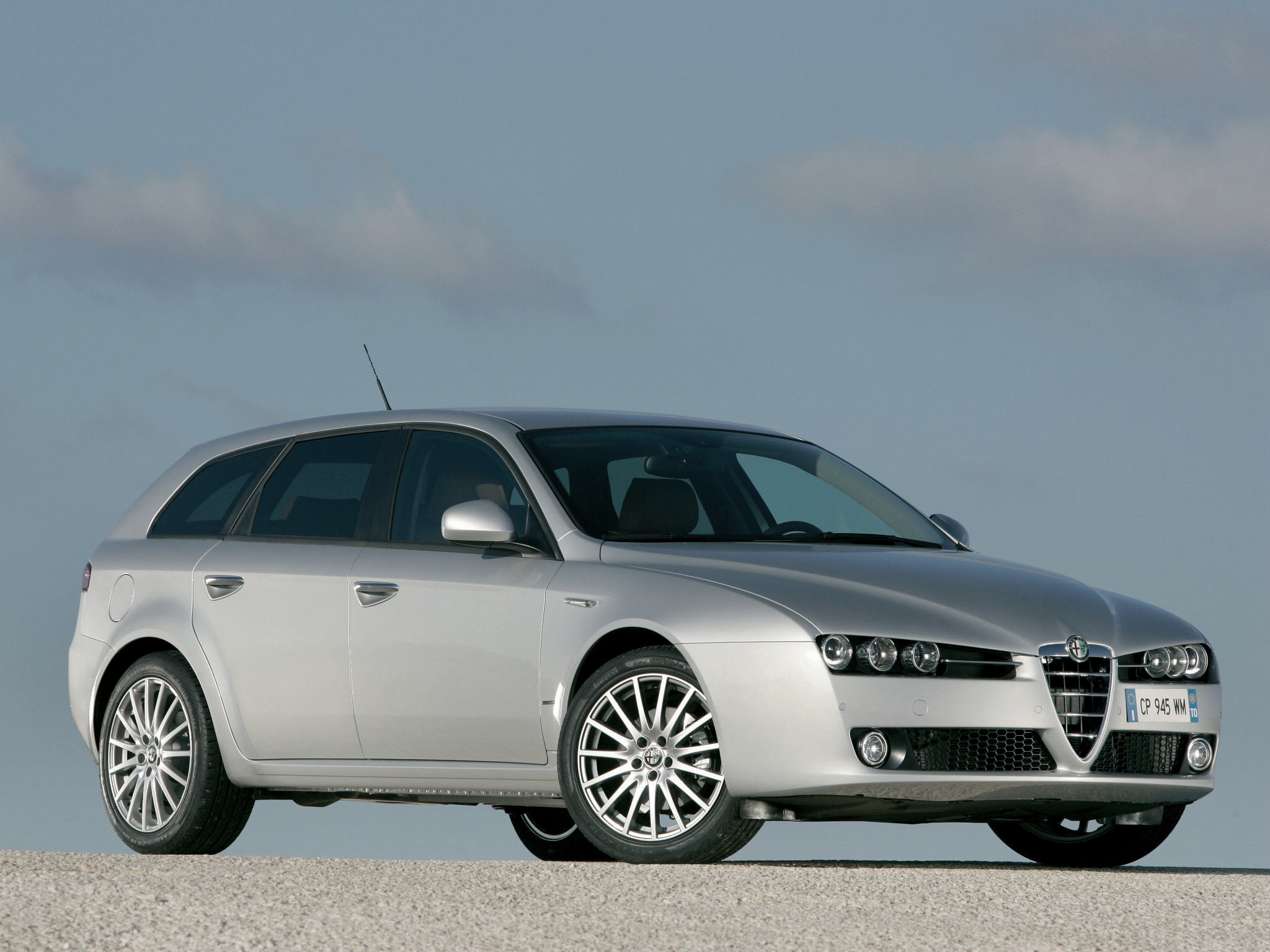 Download full size universal Alfa Romeo wallpaper / 2048x1536