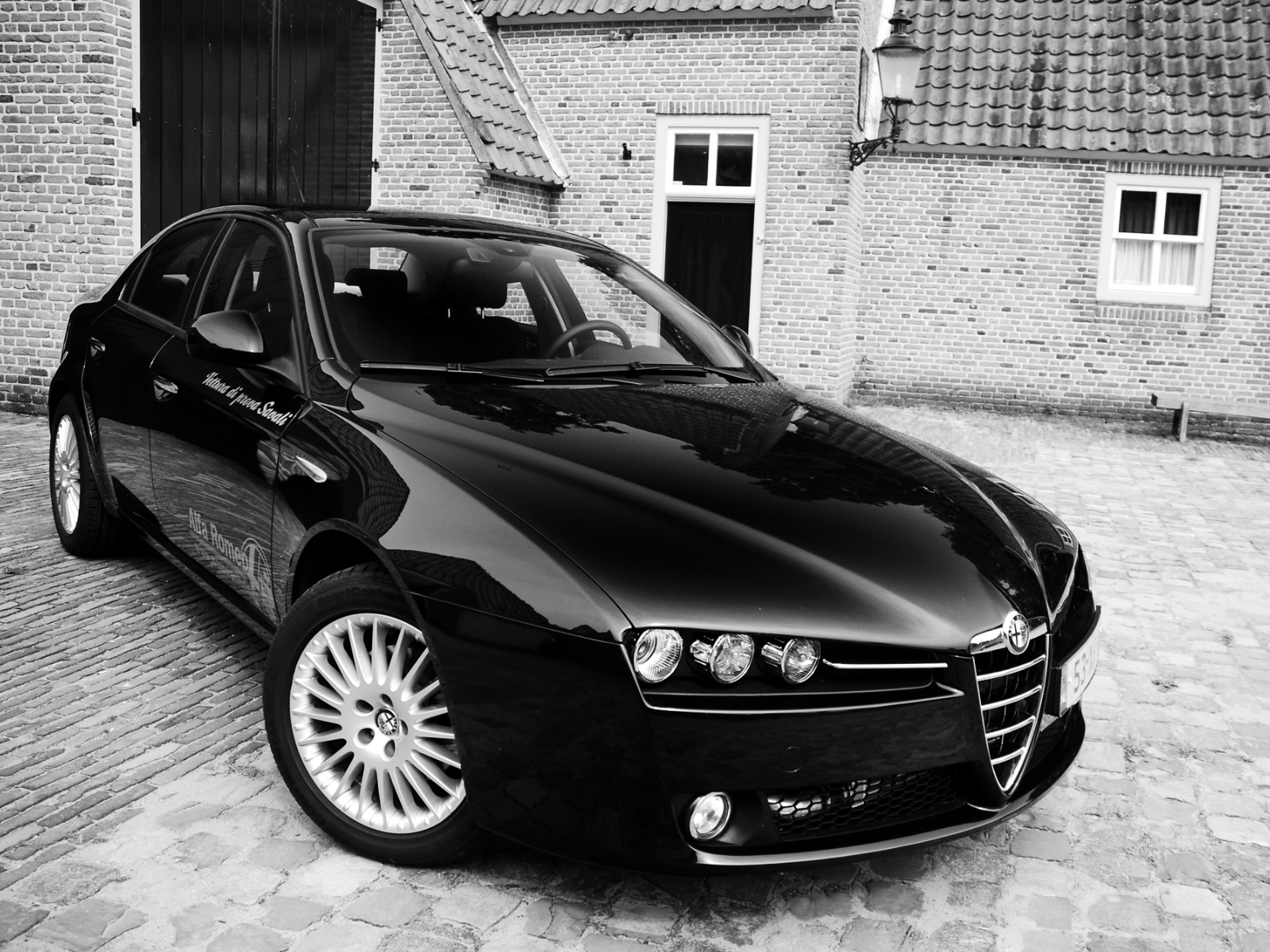 Download HQ black Alfa Romeo wallpaper / 1600x1200