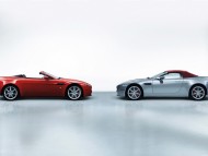 Download Vantage Roadster red vs blue / Aston Martin