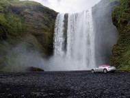 Vantage Roadster waterfall / Aston Martin