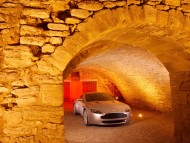 AM Vantage V8 light cave / Aston Martin