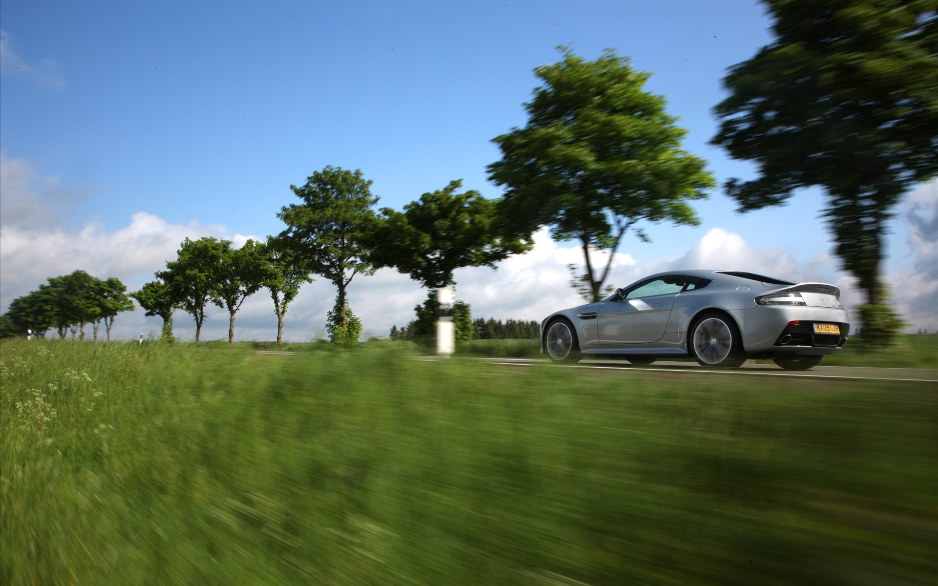 Download High quality Aston Martin wallpaper / Cars / 1920x1200