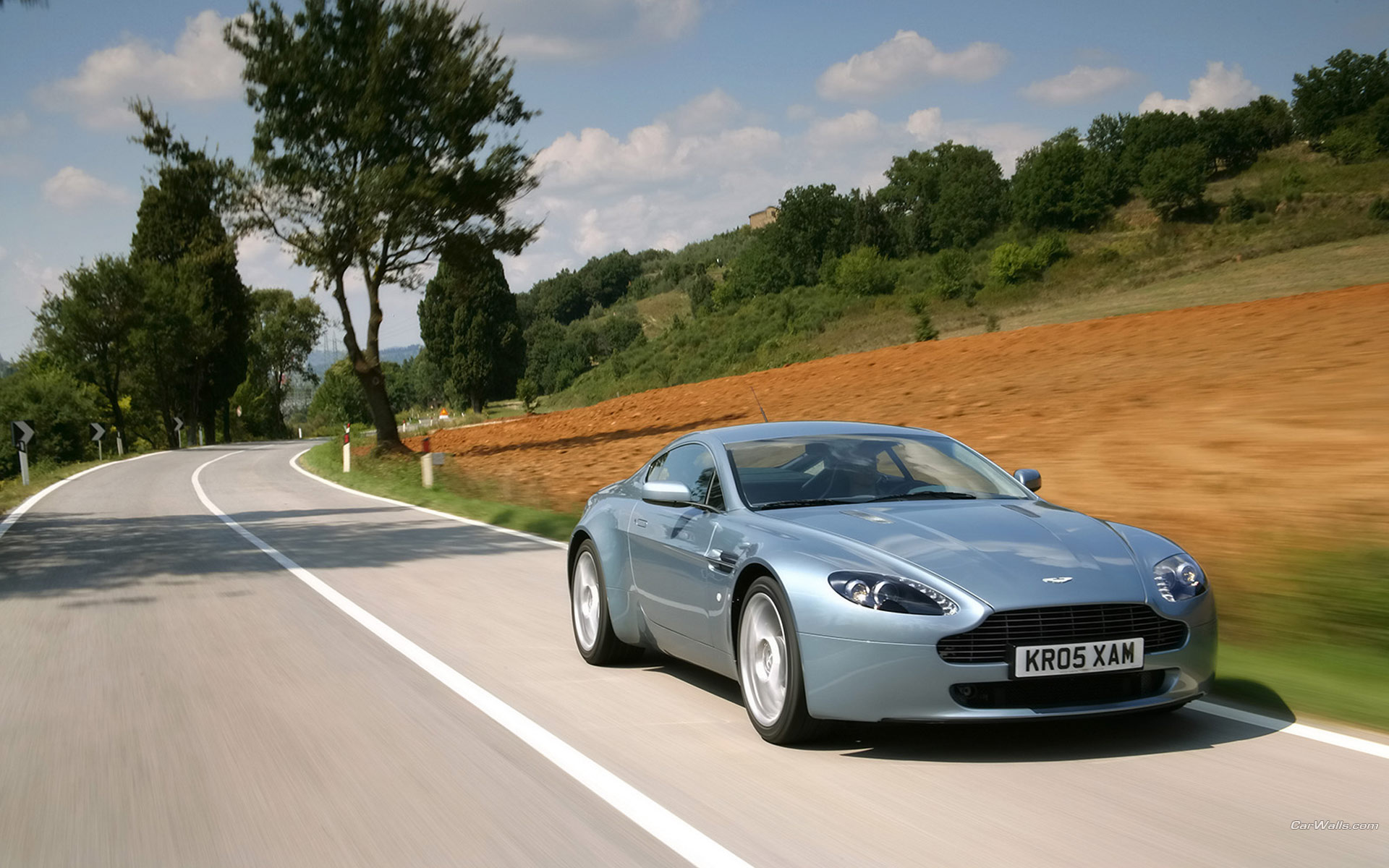 Download High quality AM Vantage V8 outdoor Aston Martin wallpaper / 1920x1200