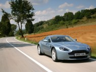 AM Vantage V8 outdoor / Aston Martin