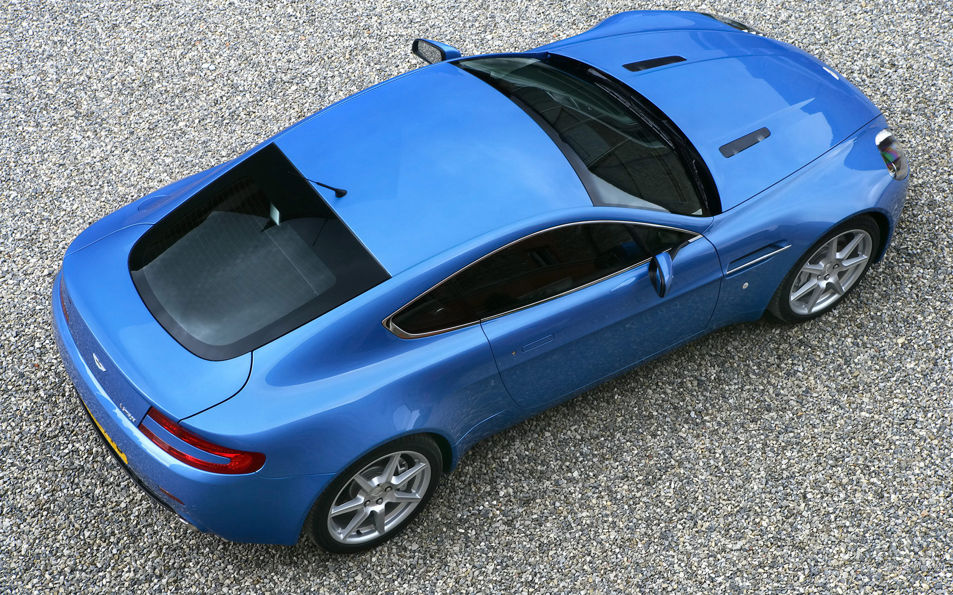 Download HQ AM Vantage V8 blue top Aston Martin wallpaper / 1920x1200