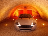 AM Vantage V8 light cave / Aston Martin