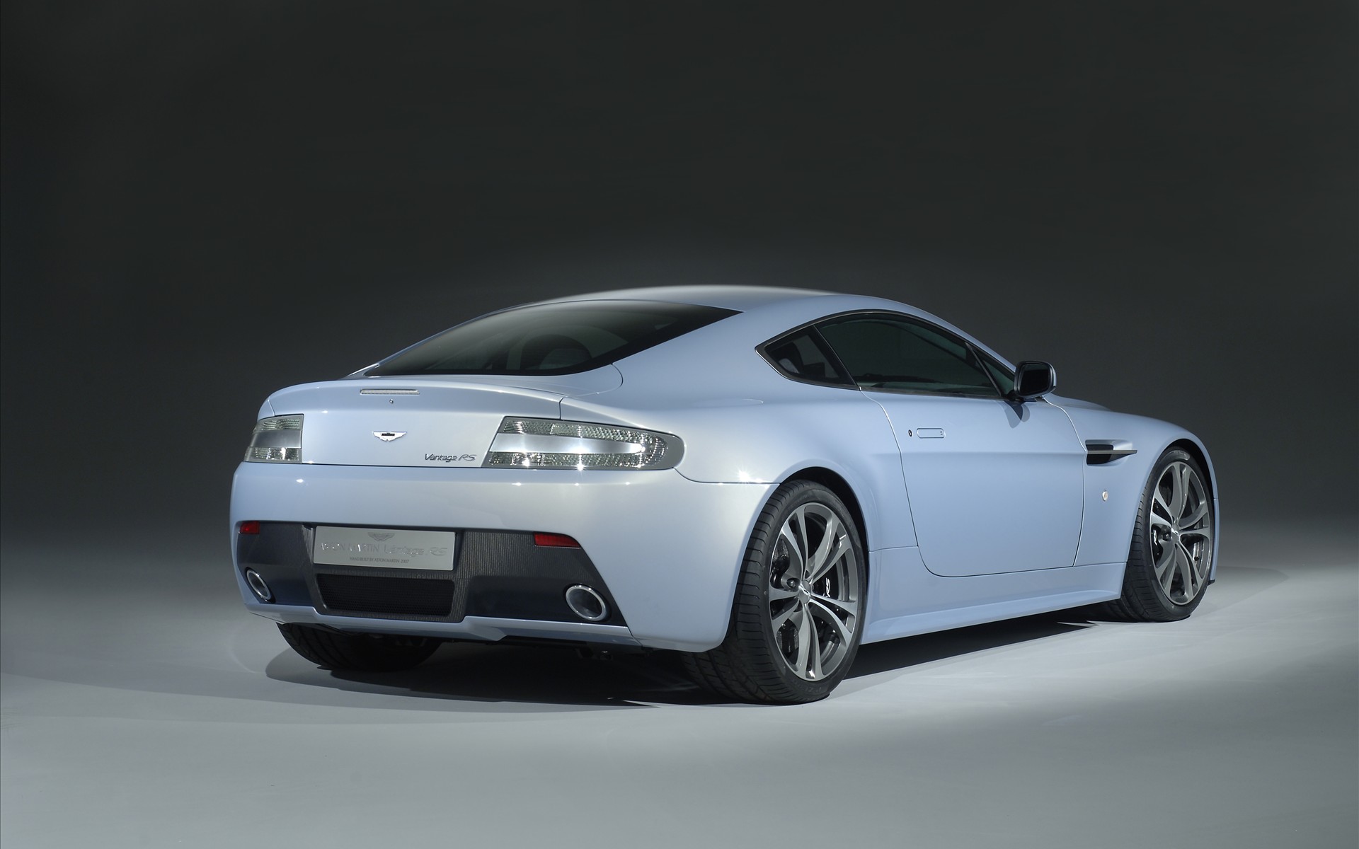 Download HQ Aston Martin wallpaper / Cars / 1920x1200
