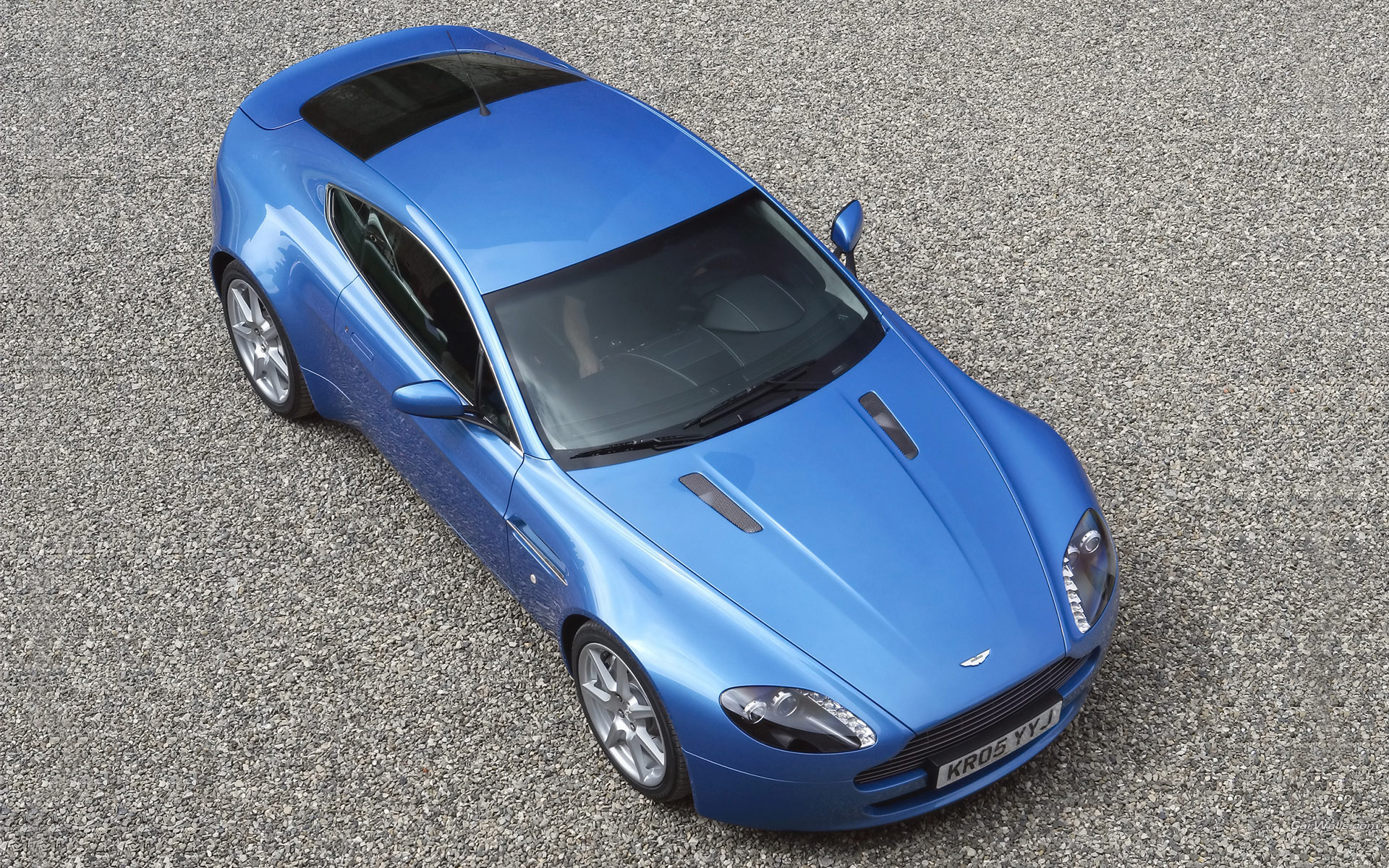 Download High quality AM Vantage V8 blue top Aston Martin wallpaper / 1920x1200
