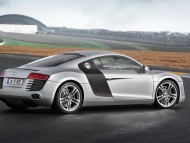 R8 silver side outdoor / Audi