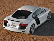 R8 white coupe / Audi