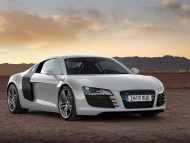 Download R8 white coupe / Audi