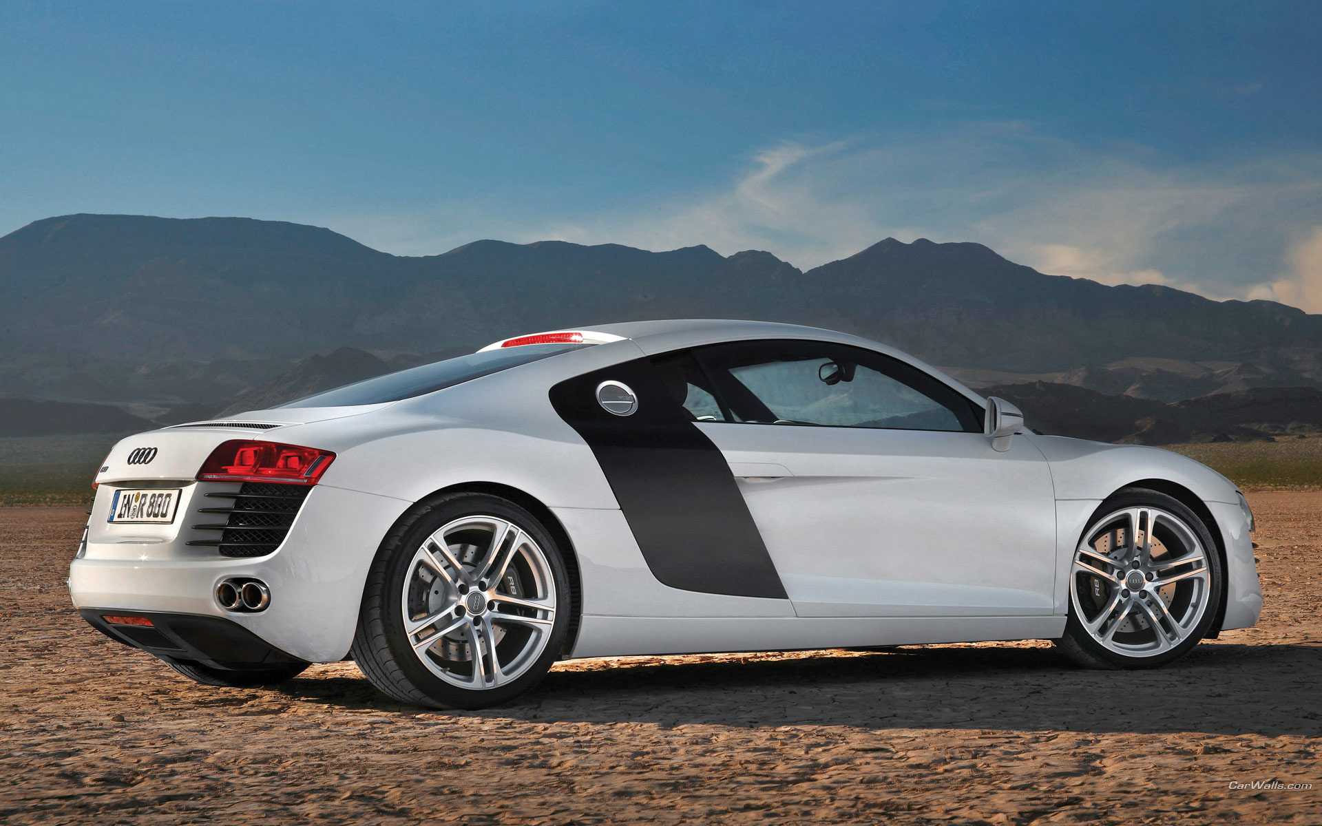 Download full size R8 white coupe side Audi wallpaper / 1920x1200