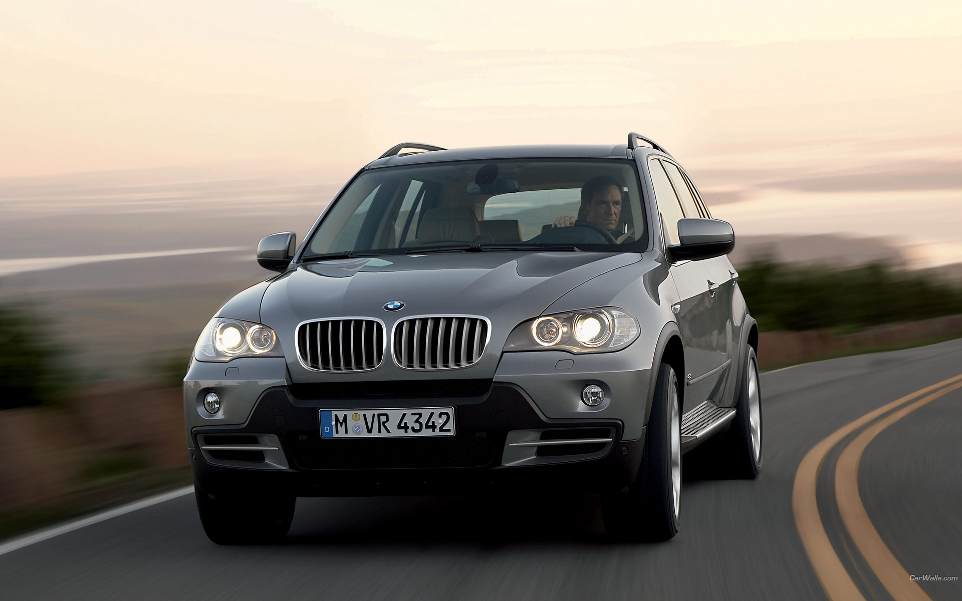 Download High quality X5 jeep grey front Bmw wallpaper / 1920x1200