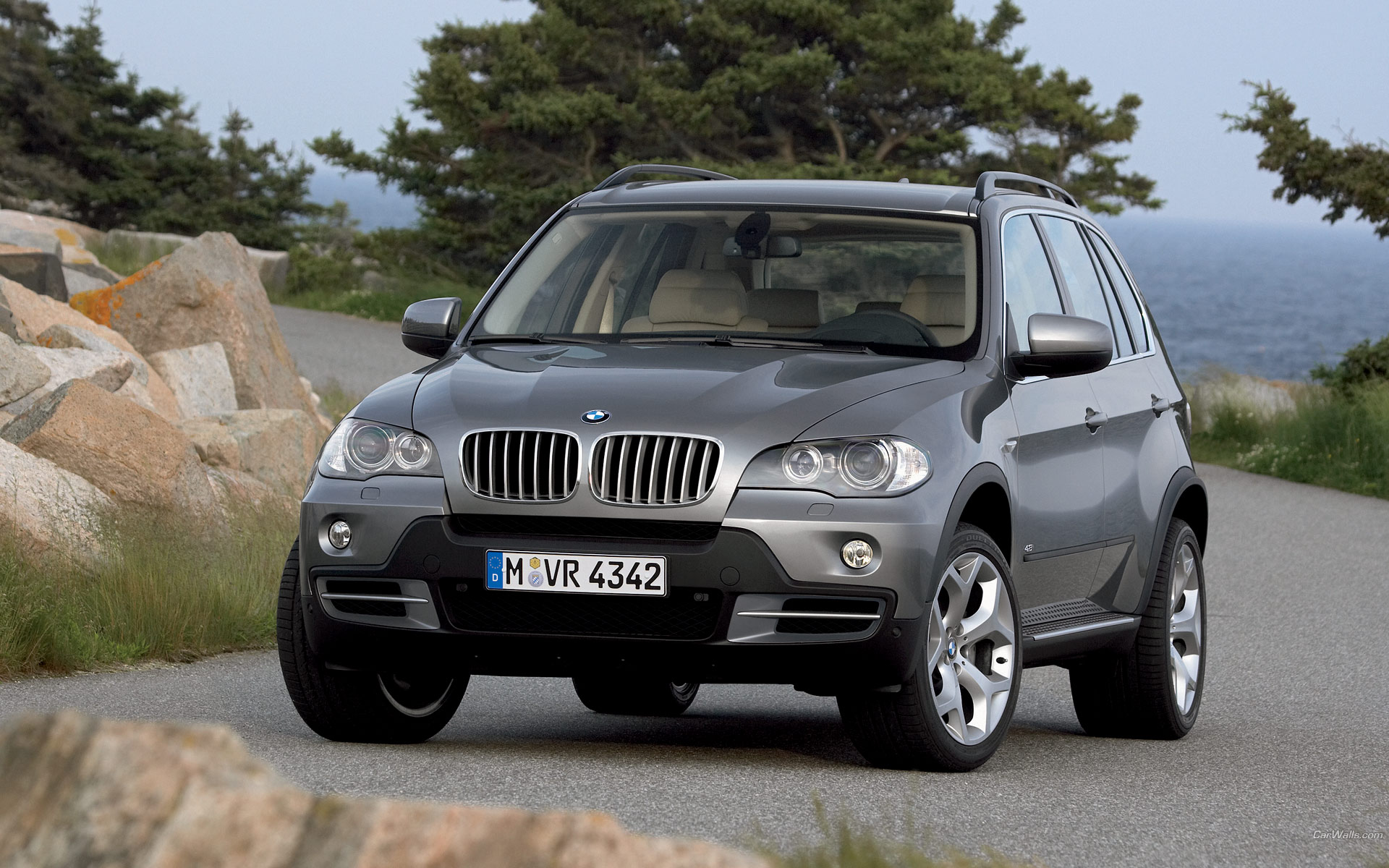 Download High quality X5 jeep grey front Bmw wallpaper / 1920x1200