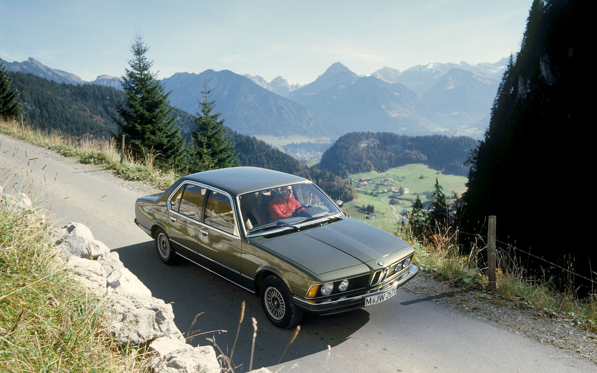 Download HQ 7 seriesss 19xx retro Bmw wallpaper / 1920x1200