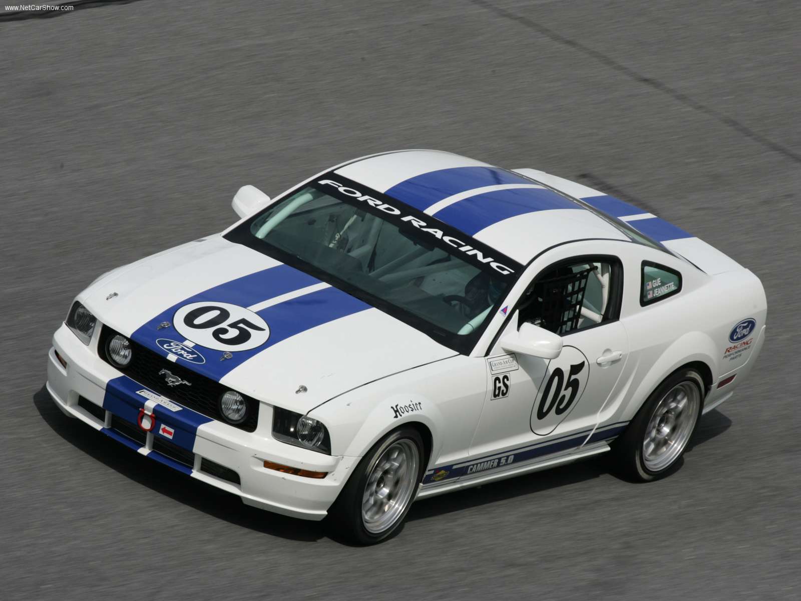 Download full size White Race Mustang Ford wallpaper / 1600x1200