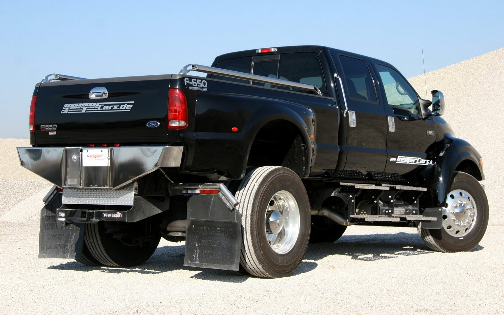Download full size Ford F-650 Ford wallpaper / 1680x1050