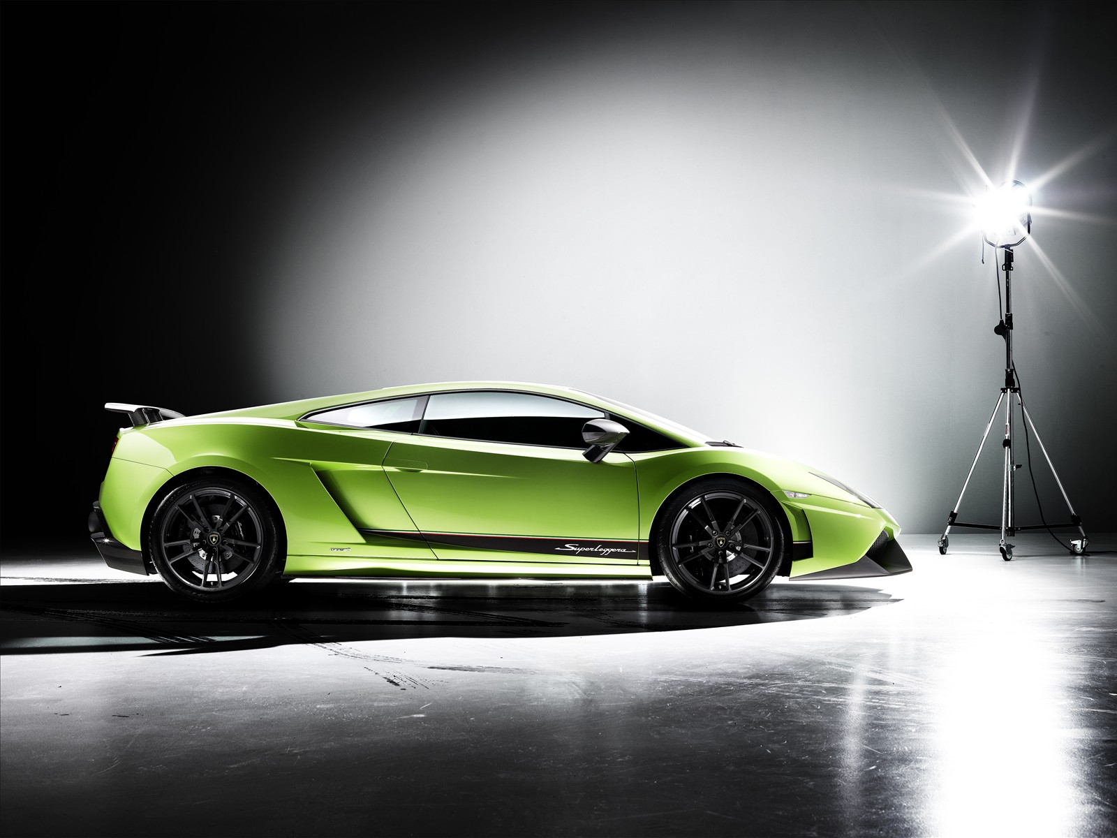 Download full size Lamborghini wallpaper / Cars / 1600x1200