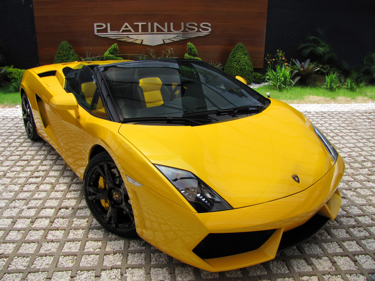 Download HQ Lamborghini wallpaper / Cars / 1280x960