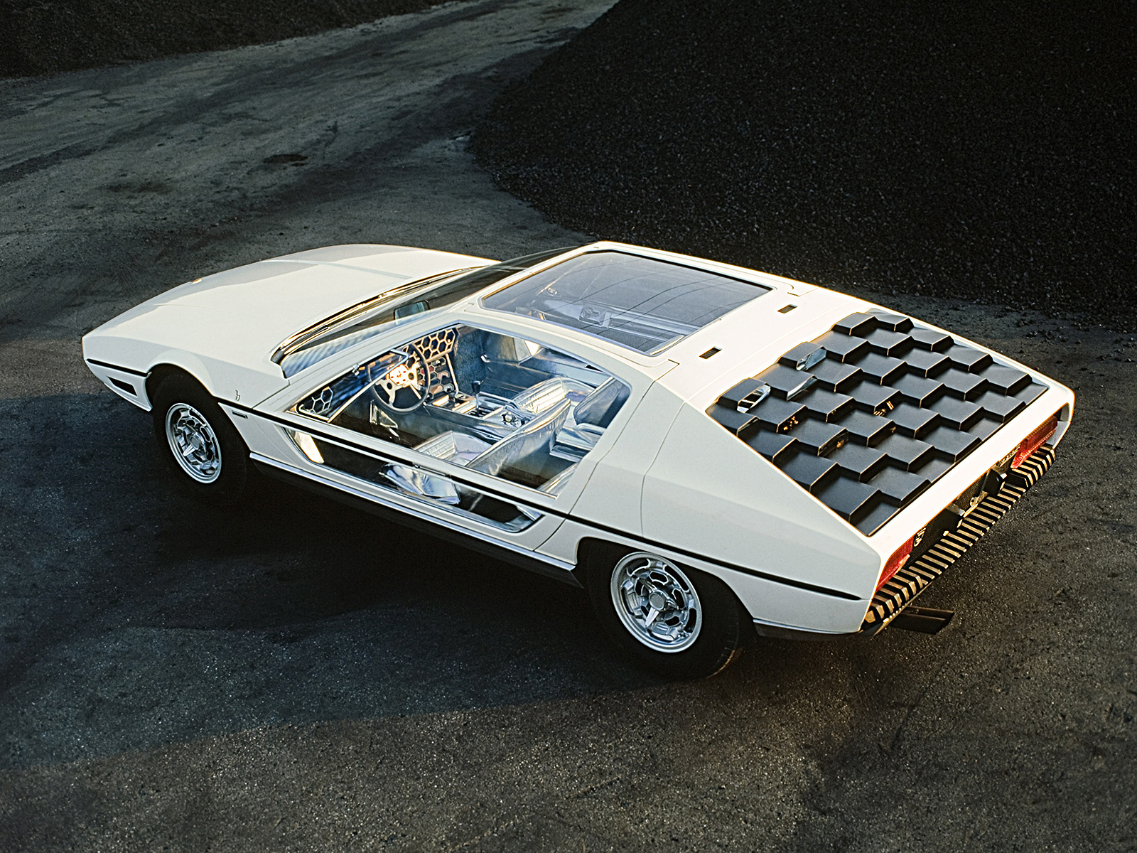 Download full size retro style Lamborghini wallpaper / 1600x1200
