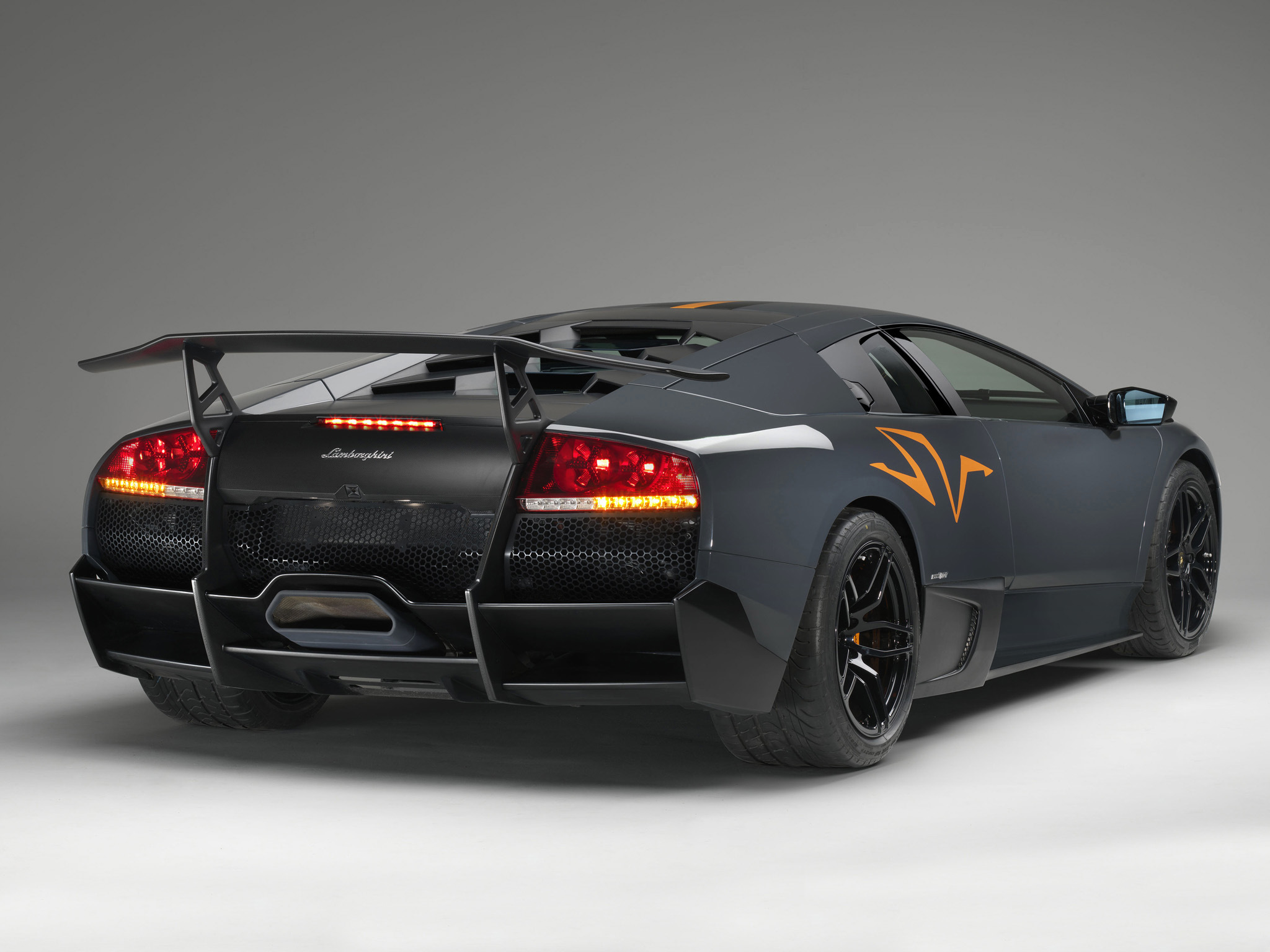 Download full size Lamborghini wallpaper / Cars / 2048x1536