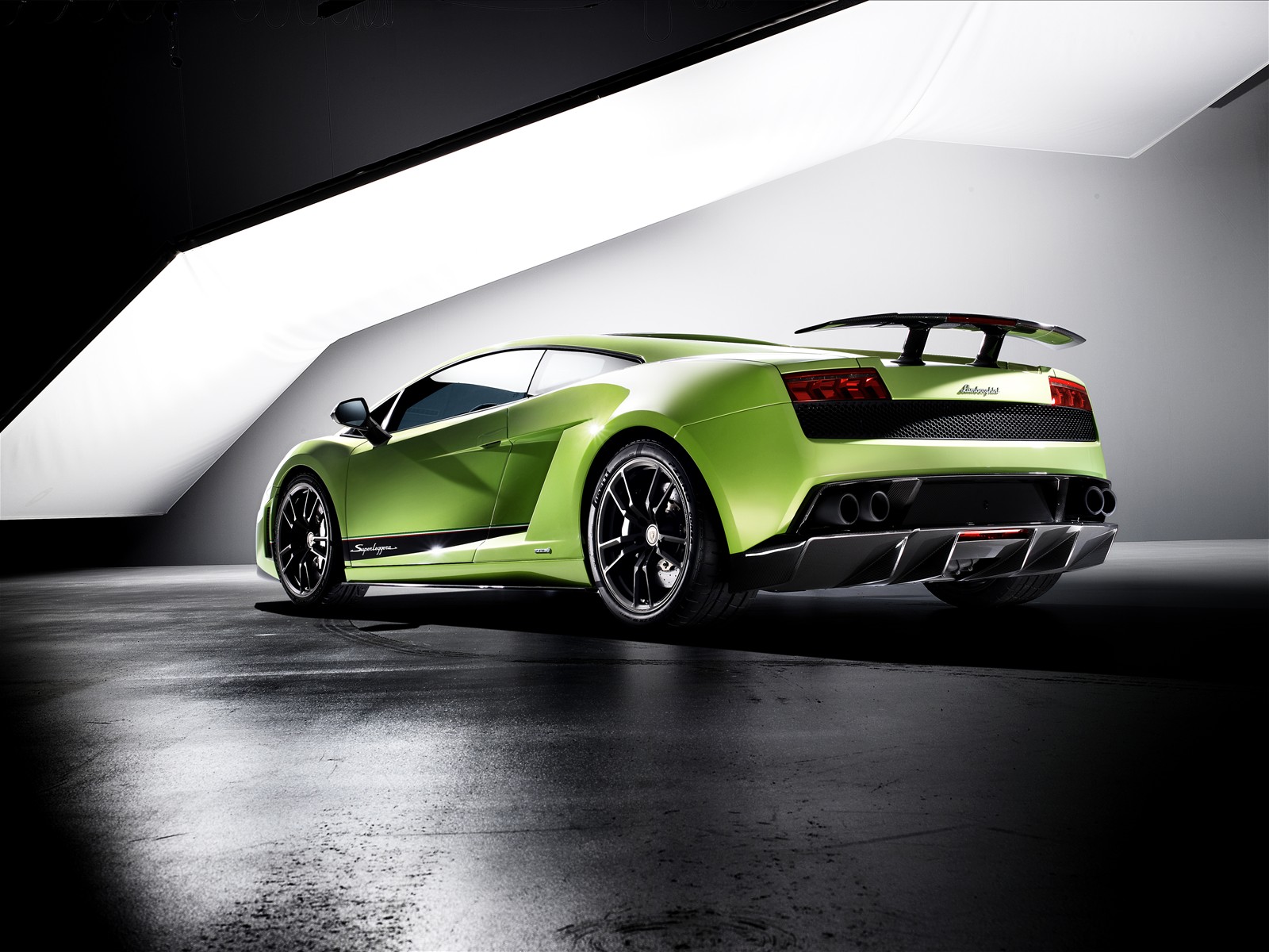 Download HQ Lamborghini wallpaper / Cars / 1600x1200