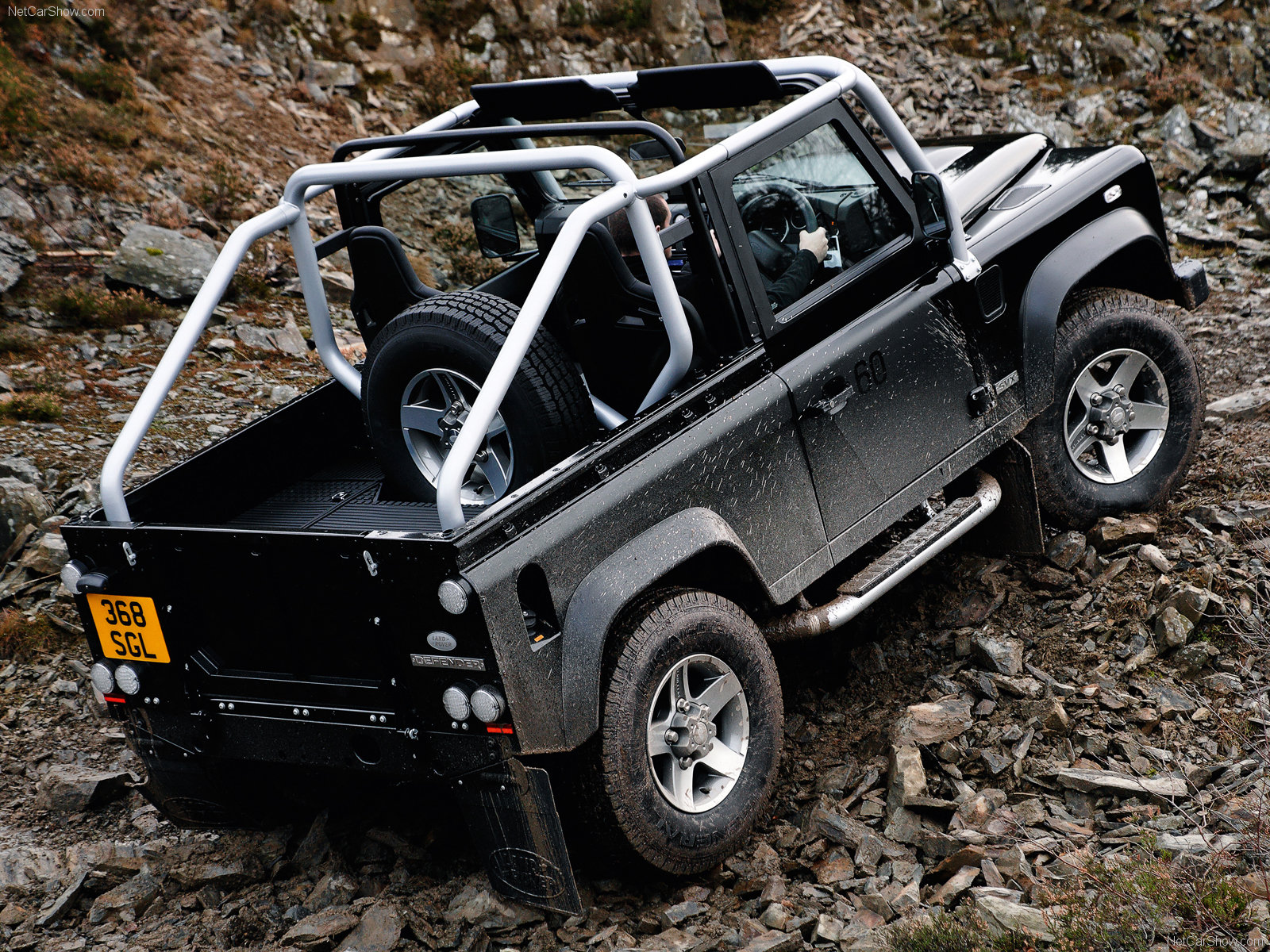 Download HQ Defender black jeep on lack of roads Land Rover wallpaper / 1600x1200