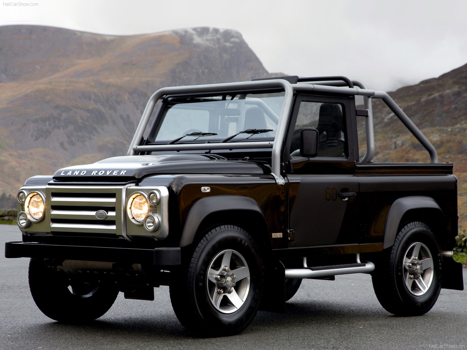 Download High quality front side black jeep Land Rover wallpaper / 1600x1200