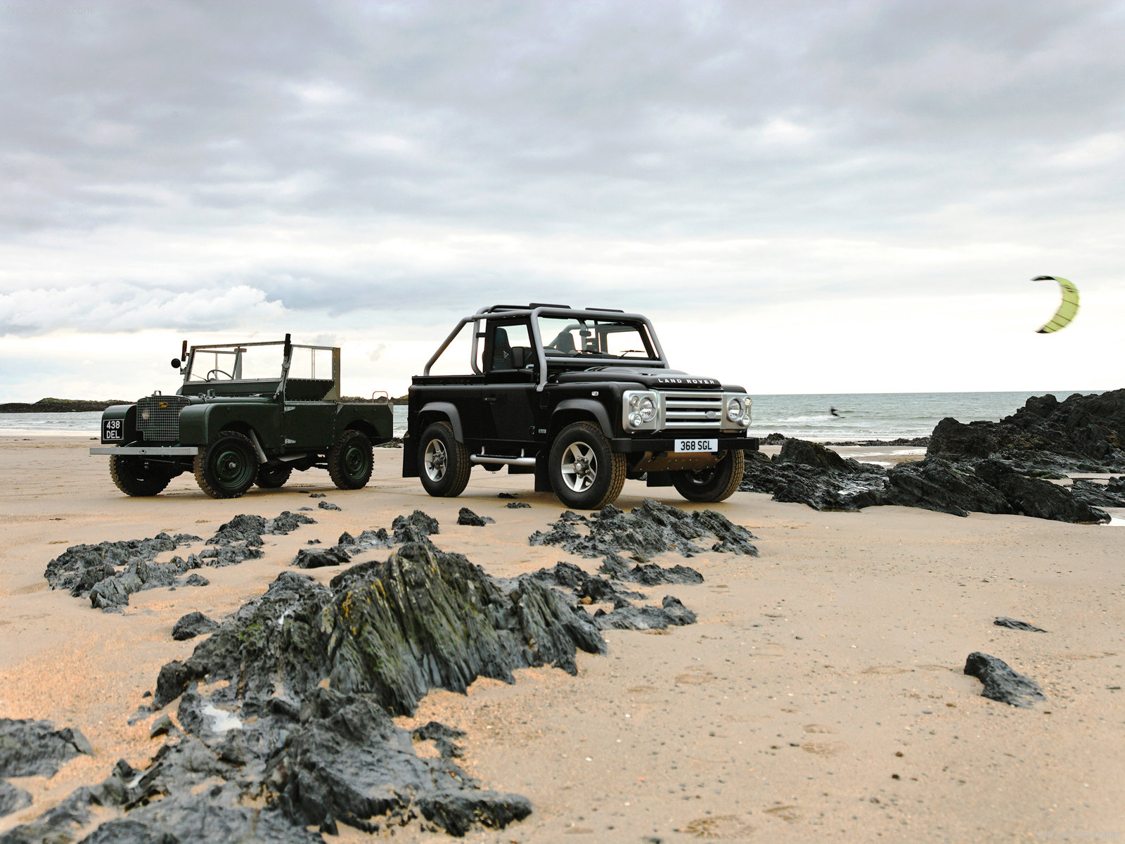 Download full size two jeeps old and newest Land Rover wallpaper / 1600x1200