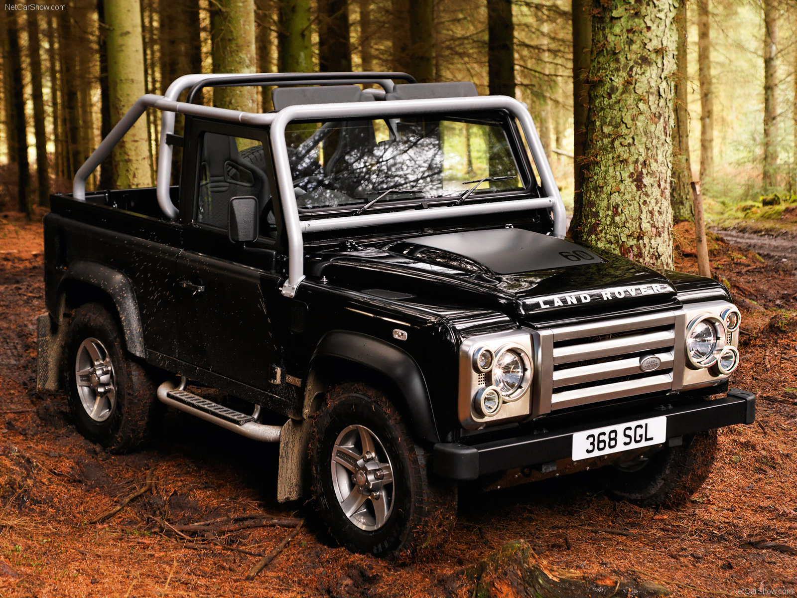 Download full size black 368 SGL Land Rover wallpaper / 1600x1200