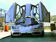 silver supercar / McLaren