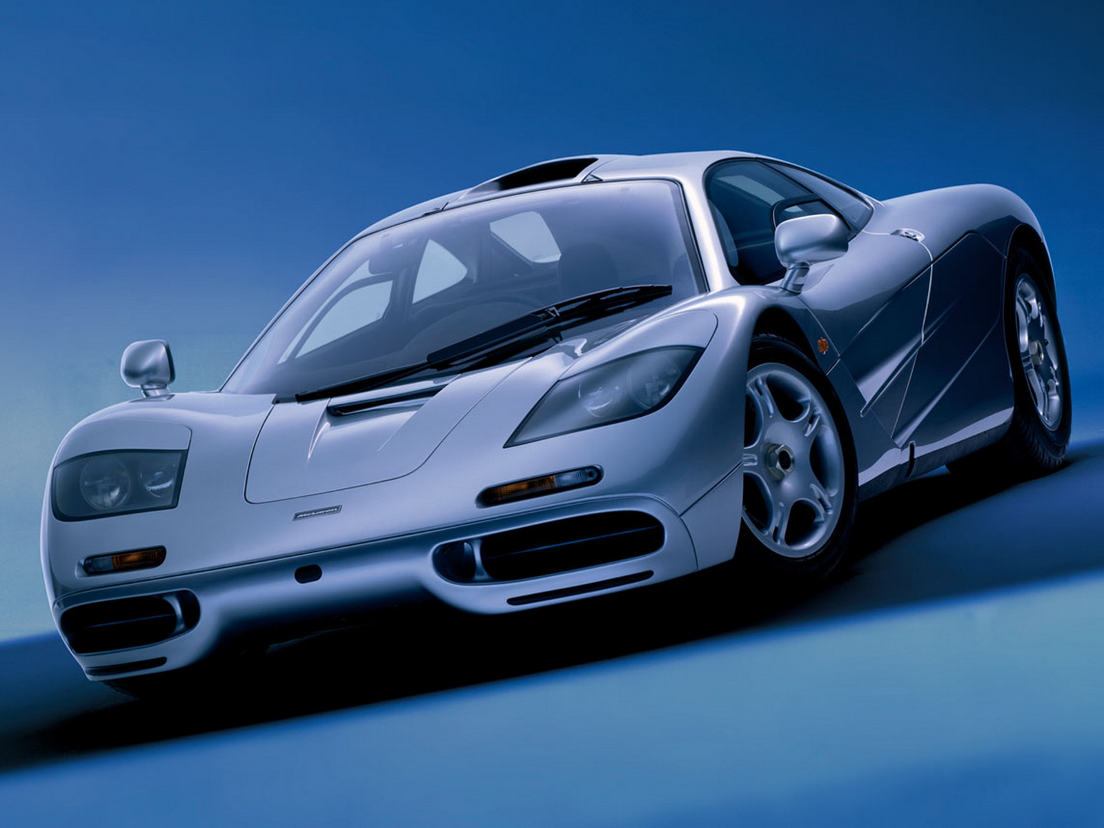 Download HQ silver supercar McLaren wallpaper / 1600x1200