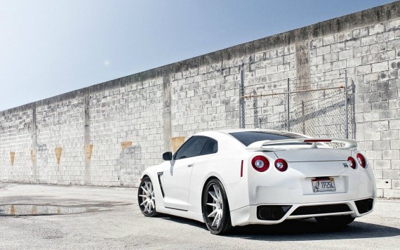 Free Send to Mobile Phone All White Nissan GTR Nissan wallpaper num.26