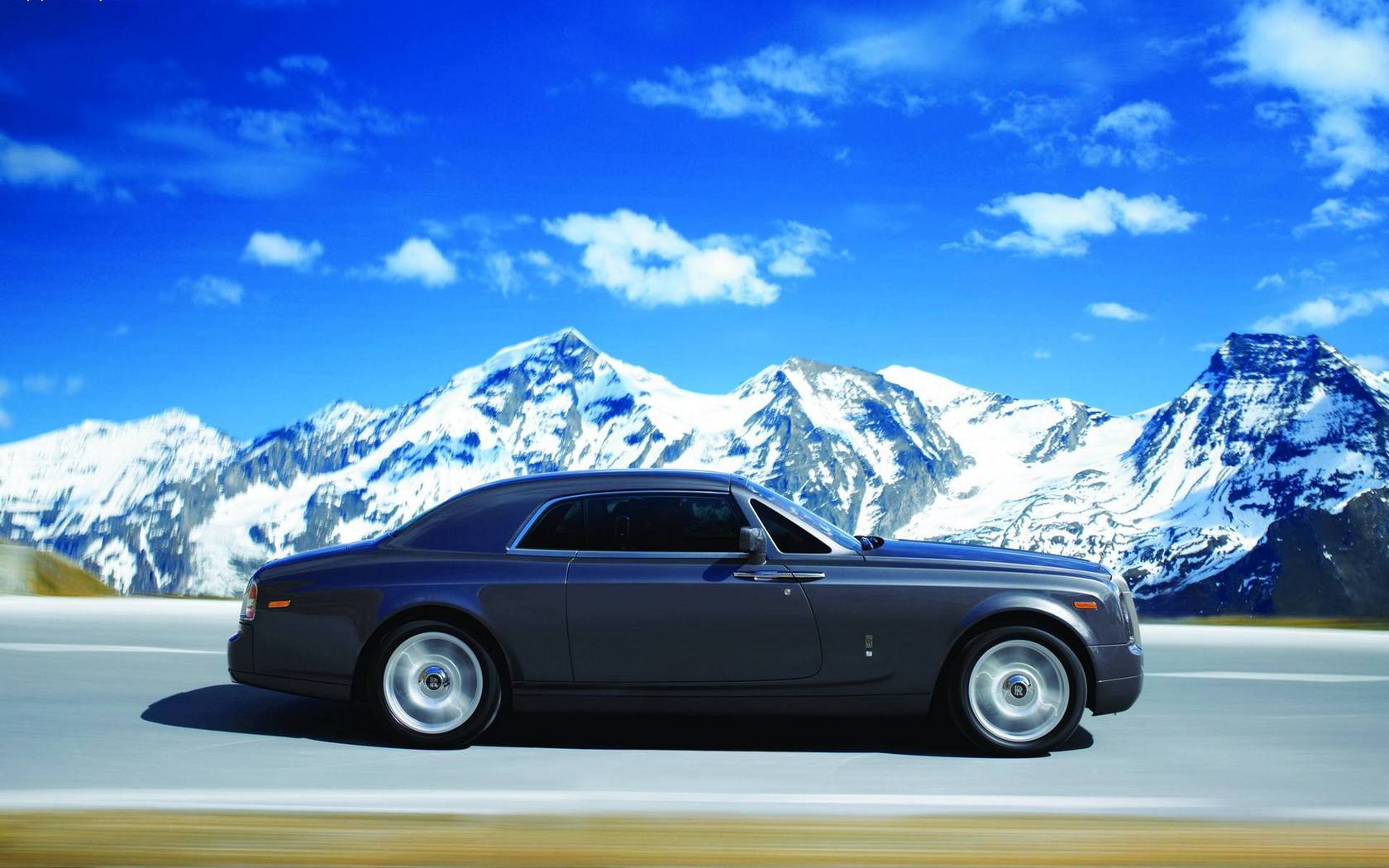 Download High quality Rolls Royce wallpaper / Cars / 1680x1050