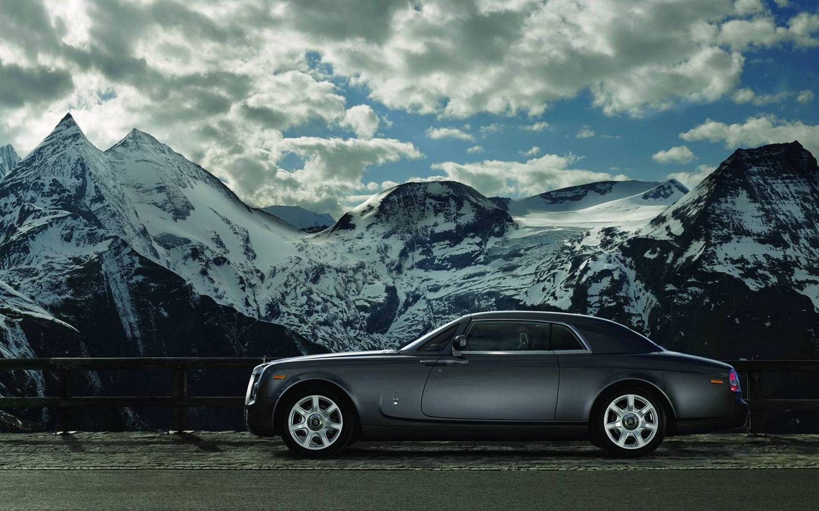 Download full size Rolls Royce wallpaper / Cars / 1680x1050