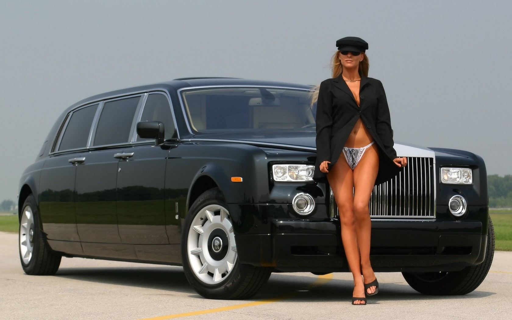 Download HQ Limo With A Chauffeur Rolls Royce wallpaper / 1680x1050