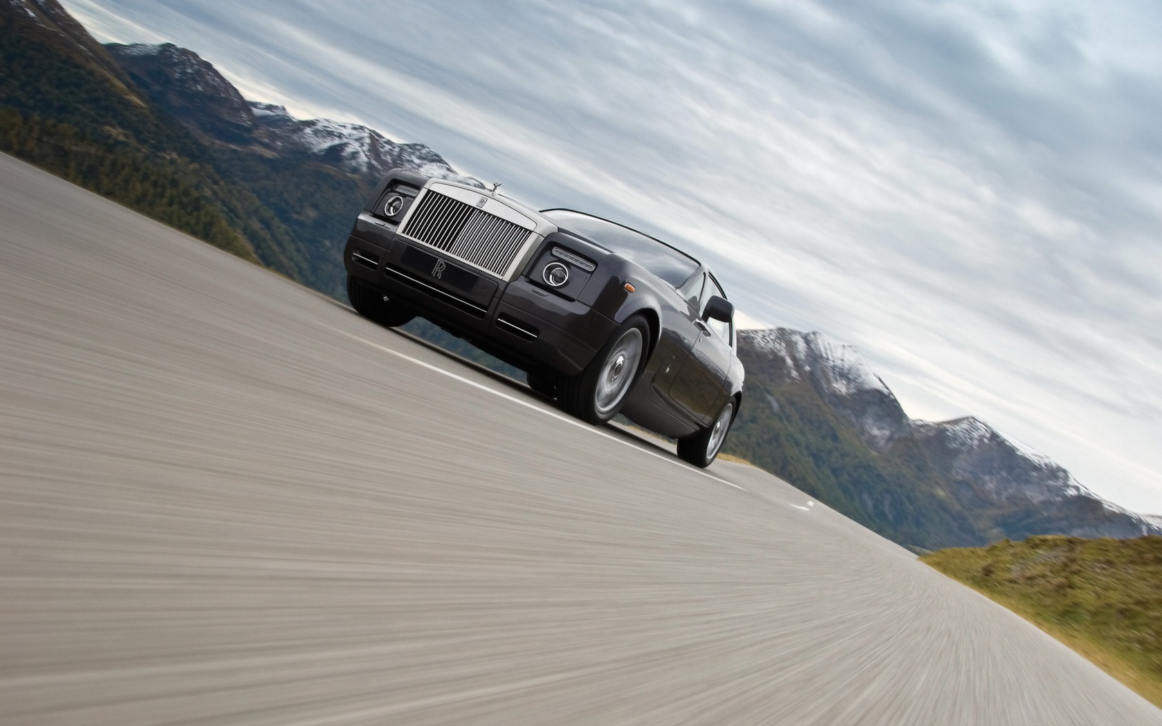 Download HQ Phantom Rolls Royce wallpaper / 1680x1050