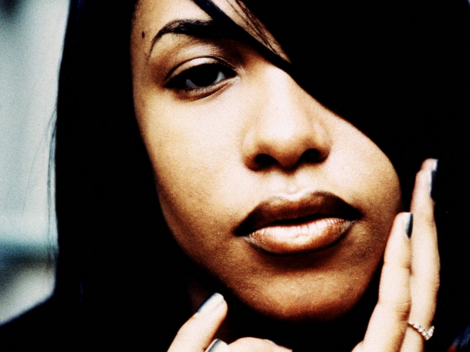 Download HQ Aaliyah wallpaper / Celebrities Female / 1600x1200