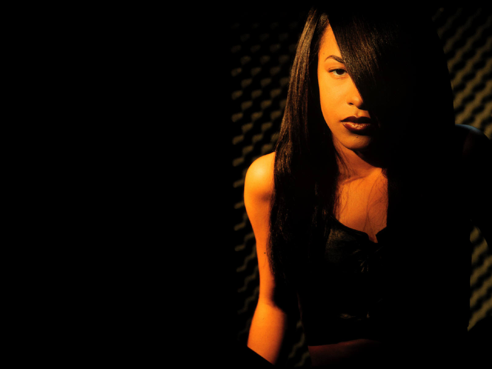 Download High quality Aaliyah wallpaper / Celebrities Female / 1600x1200