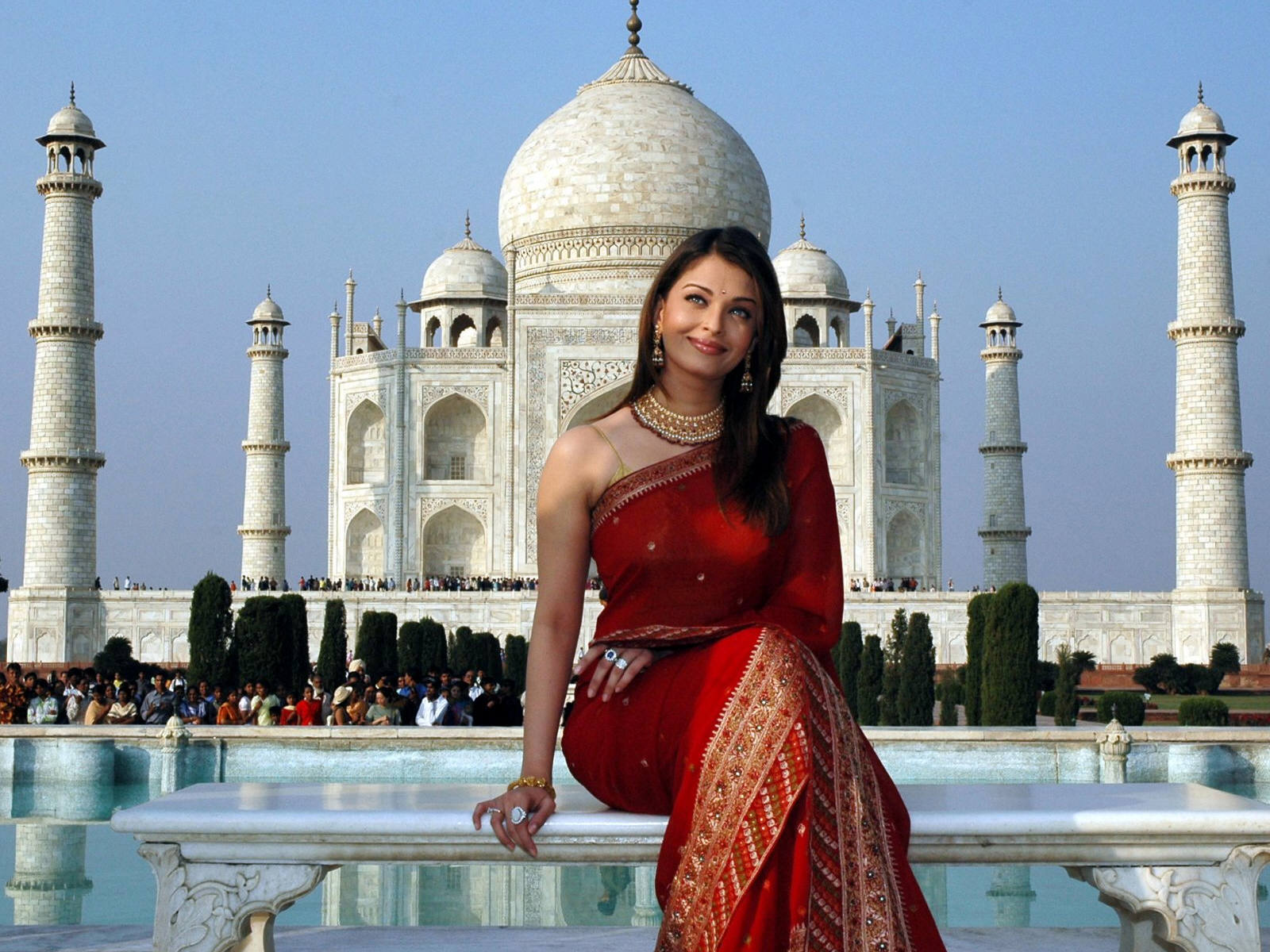 Download full size Aishwarya Rai wallpaper / Celebrities Female / 1600x1200