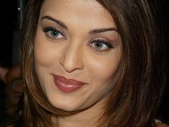 Download Aishwarya Rai / Celebrities Female