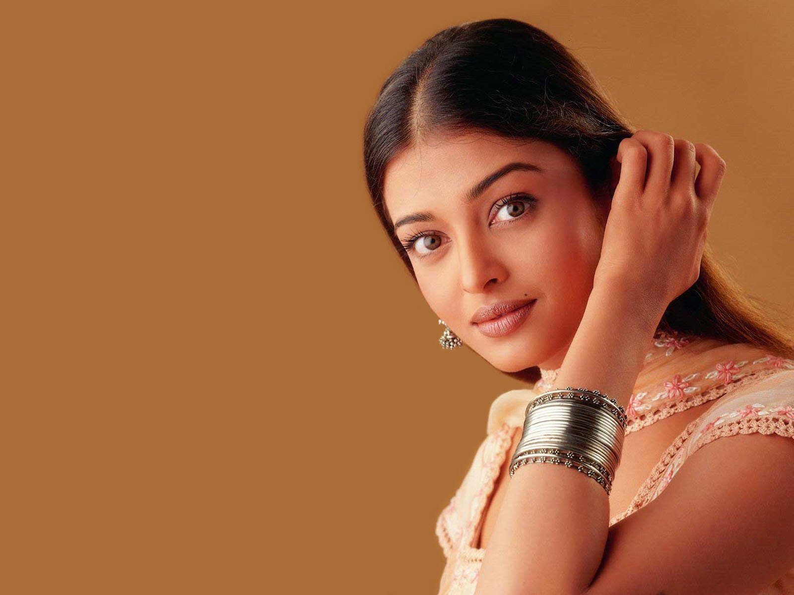 Download High quality Aishwarya Rai wallpaper / Celebrities Female / 1600x1200