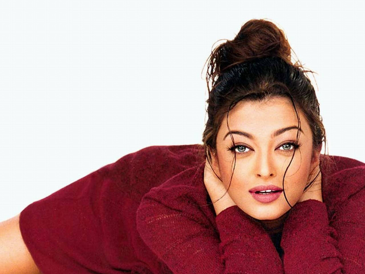 Download HQ Aishwarya Rai wallpaper / Celebrities Female / 1280x960