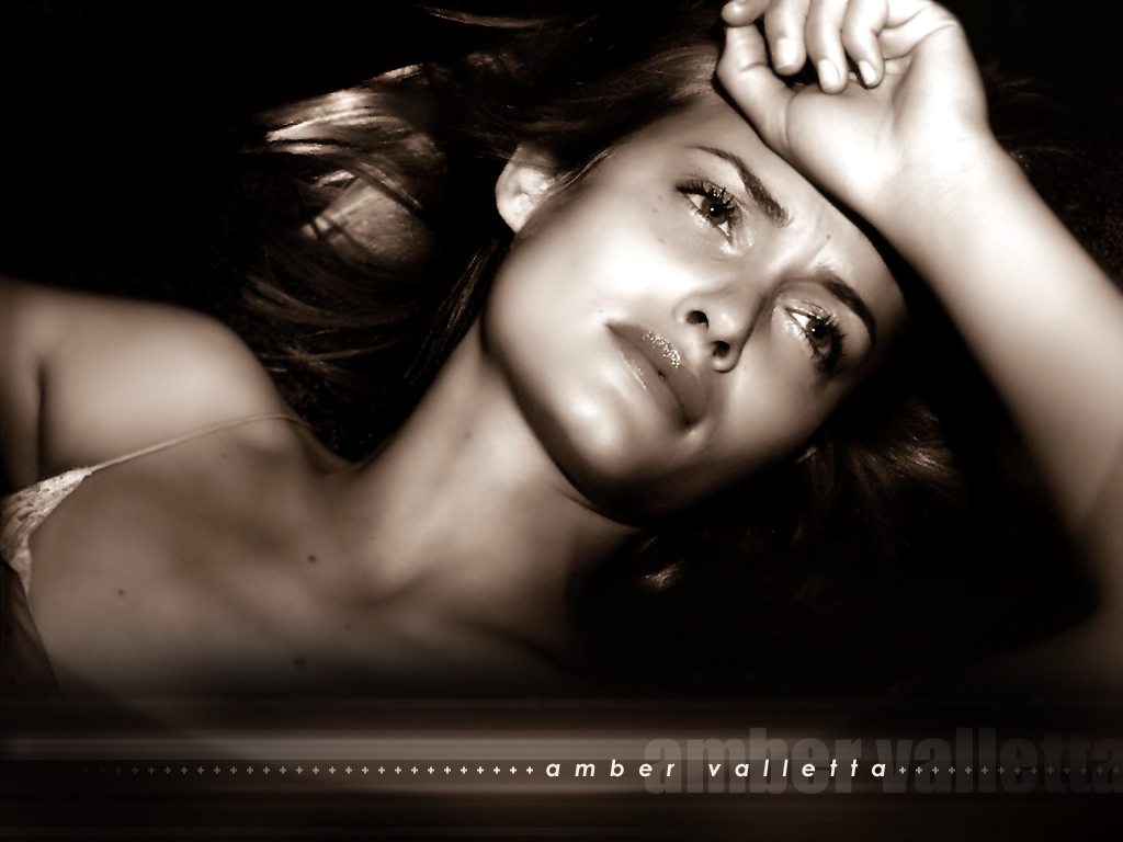Download Amber Valletta / Celebrities Female wallpaper / 1024x768