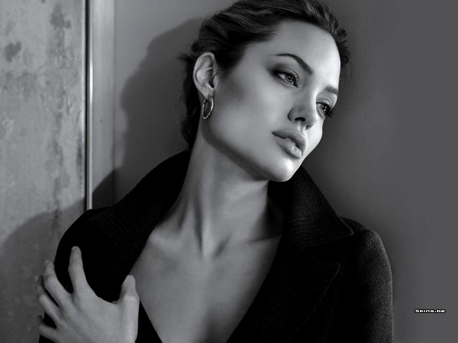 Download full size Angelina Jolie wallpaper / Celebrities Female / 1600x1200