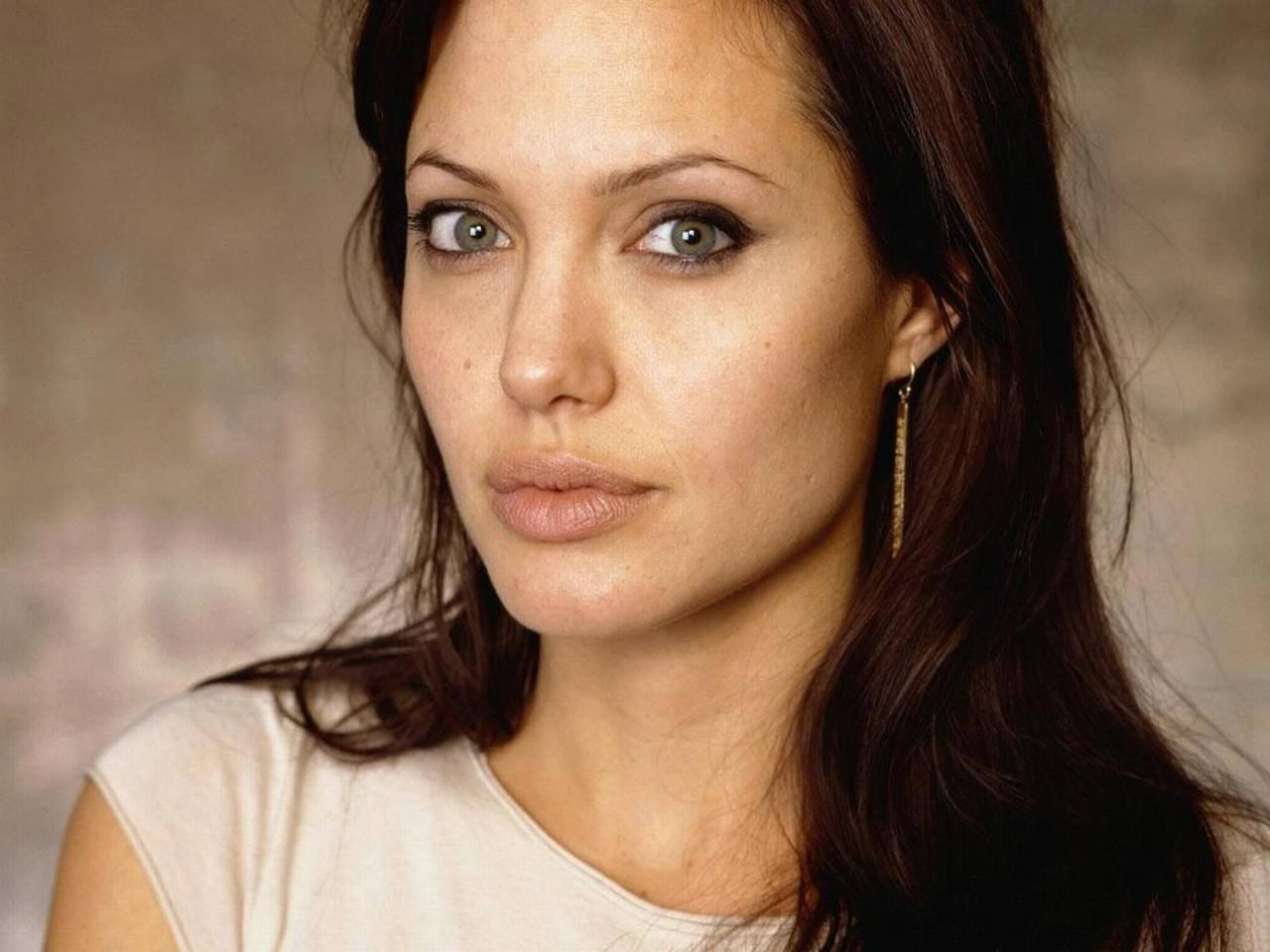 Download High quality Angelina Jolie wallpaper / Celebrities Female / 1280x960