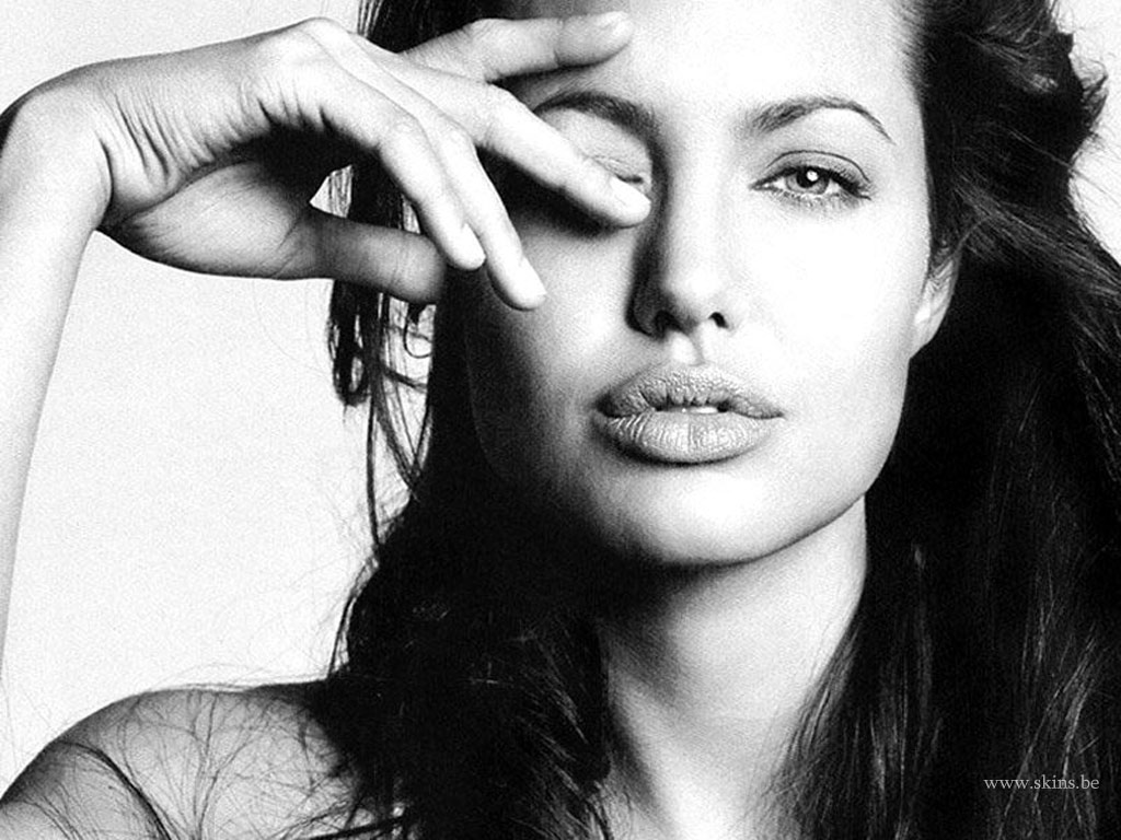 Full size Angelina Jolie wallpaper / Celebrities Female / 1024x768