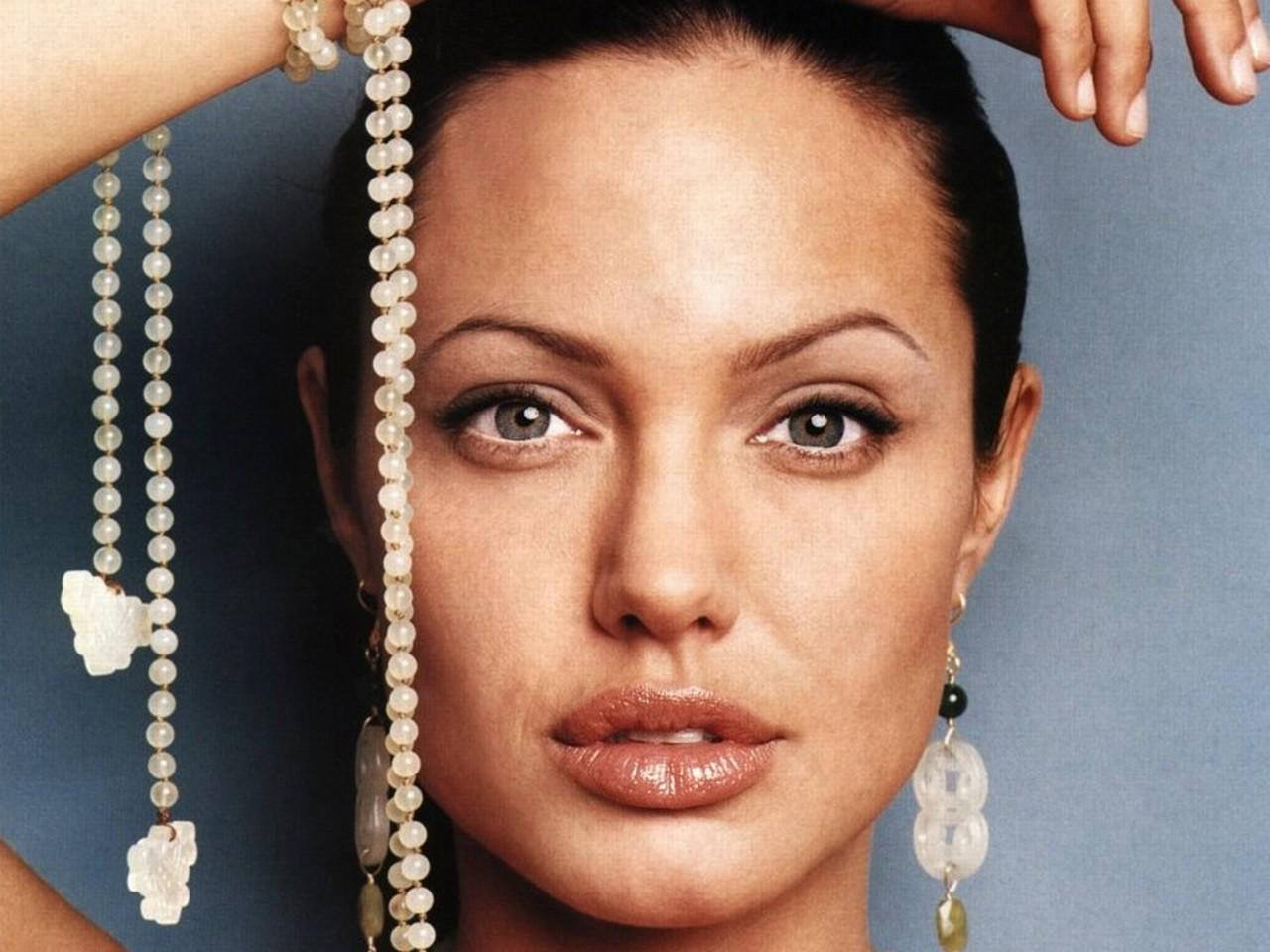 Download High quality Angelina Jolie wallpaper / Celebrities Female / 1280x960