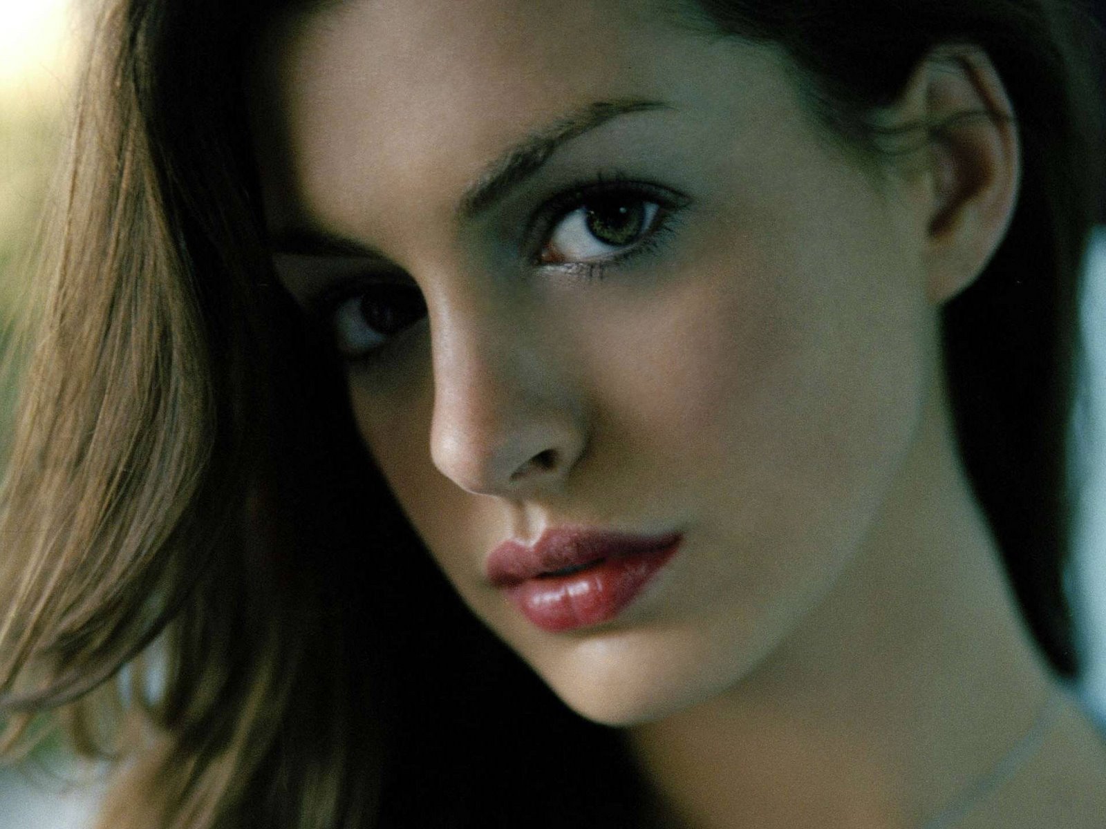 Download HQ Anne Hathaway wallpaper / Celebrities Female / 1600x1200