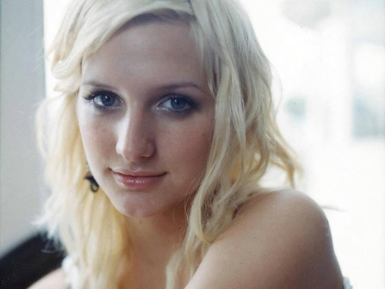 Download High quality Ashlee Simpson wallpaper / Celebrities Female / 1280x960